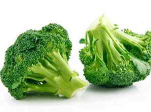 iki adet Anti-Inflamatuar besin brokoli