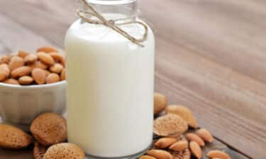 Badem Sütü Faydaları - Evde Nasıl Yapılır?