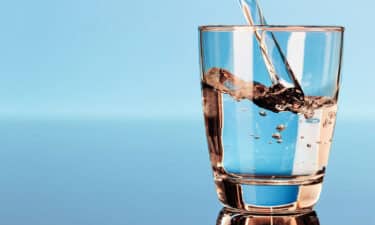 Kolloidal Gümüş Suyunun Kanıtlanmış 8 Faydası, Kullanımı ve Yan Etkileri