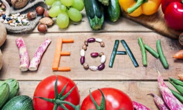 Vegan Beslenme Nedir? Vegan Diyet Sağlıklı mı? Faydaları ve Zararları