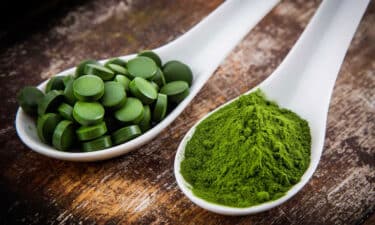 Spirulina Nedir? Süper Besin Spirulina’nın 17 Sağlık Faydası ve Zararları