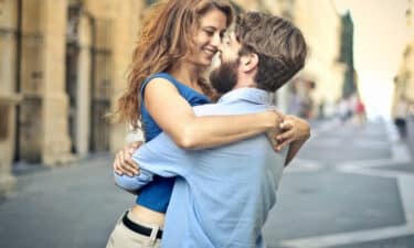 Oksitosin Hormonu (Aşk Hormonu): Oksitosin Nedir ve Ne İşe Yarar?