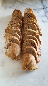 dilimlenmiş ekşi mayalı ekmek